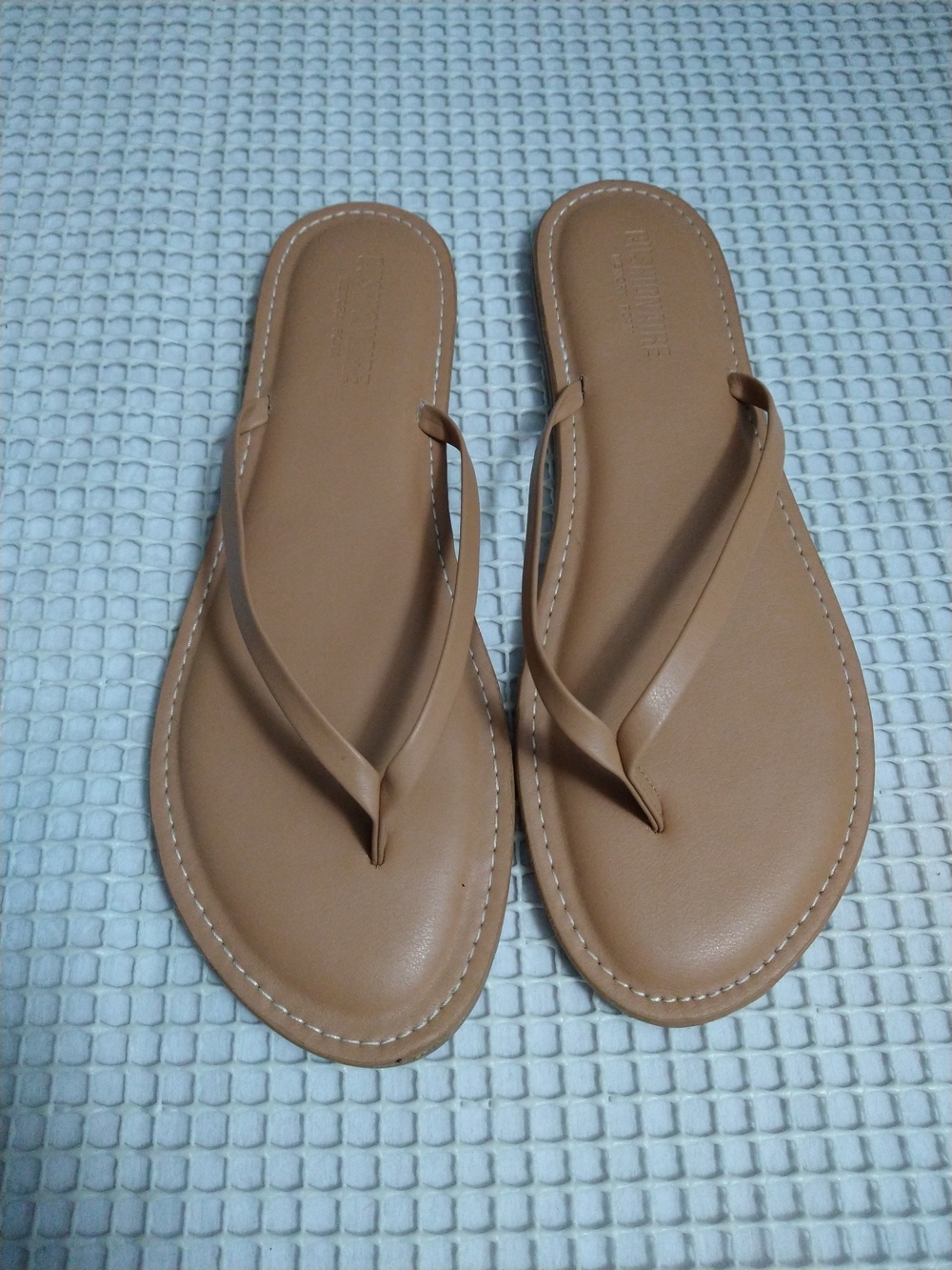 Cushionaire Tan Flip Flop Sandals - Women's 9.5*
